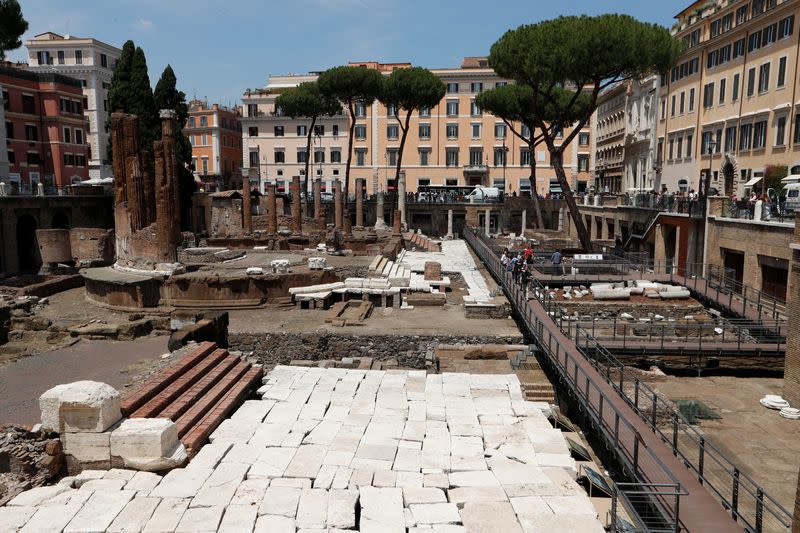 Vista general muestra la zona arqueológica de Largo Argentina un día antes de su reapertura al público tras su restauración, en Roma