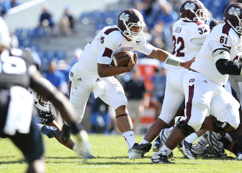 Dak Prescott #15 of the Mississippi State Bulldogs runs with the ball during the SEC game against the Kentucky at Commonwealth Stadium on October 6, 2012 in Lexington, Kentucky. (Photo by Andy Lyons/Getty Images)