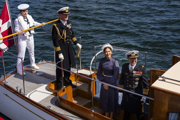 Los Reyes, a bordo del velero que les llevaría al buque