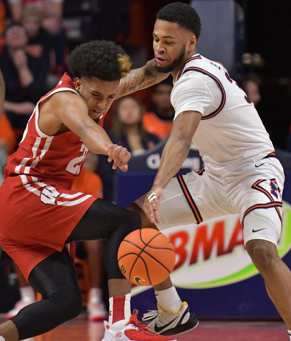 Wisconsin guard Chucky Hepburn, left, and Illinois guard Jayden Epps vie for the ball during the first half Saturday.