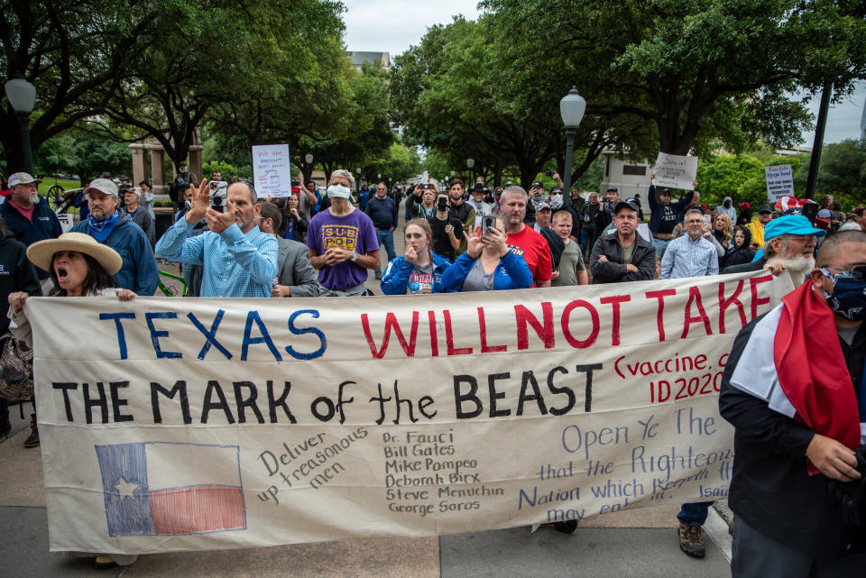 Protesters gathered at the Texas State Capital building on Saturday. (Photo: Sergio Flores via Getty Images)