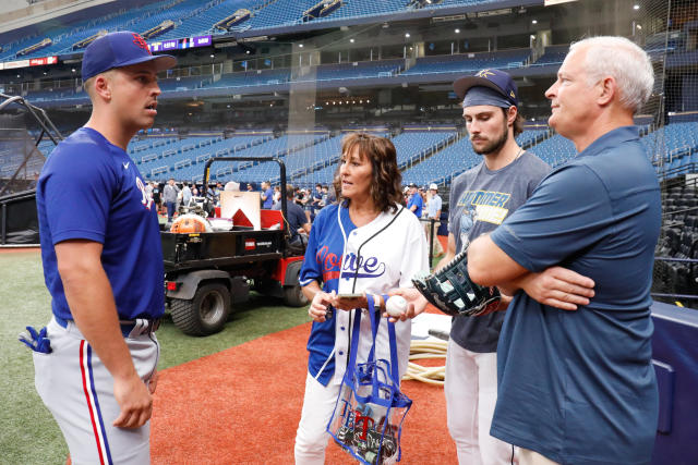 Watch: Brothers Nathaniel, Josh Lowe share special moment before  Rangers-Rays matchup