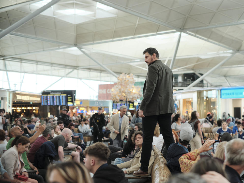 Richard Armitage filming as Dr Matthew Nolan in Red Eye at Stansted airport. (ITV)