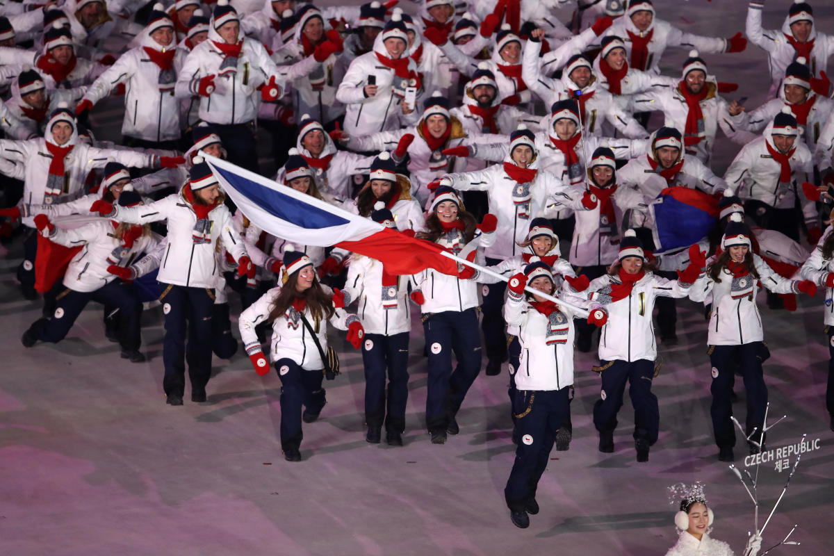 Česká republika na zahajovacím ceremoniálu vyznamenává svého prvního držitele zlaté medaile