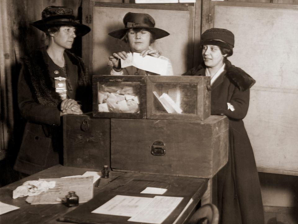 women voting 1900s