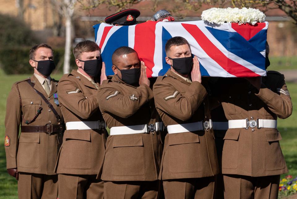 Soldiers from the British Army's Yorkshire Regiment carry the coffin (POOL/AFP via Getty Images)