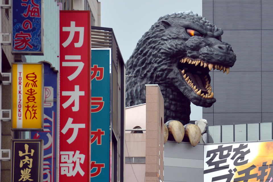 Das mythische Monster Godzilla war nicht nur Star zahlreicher B-Movies, es muss auch immer wieder als Werbefigur herhalten, wie hier in Tokio. (Symbolbild: Getty)