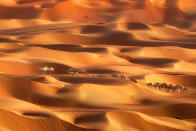 <p>These stunning vistas show off a sea of sand. (Photo: Anushka Eranga/Caters News) </p>