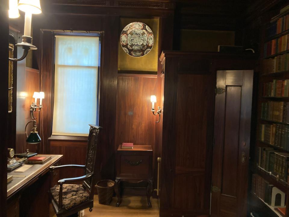 The library in the Vanderbilt mansion.