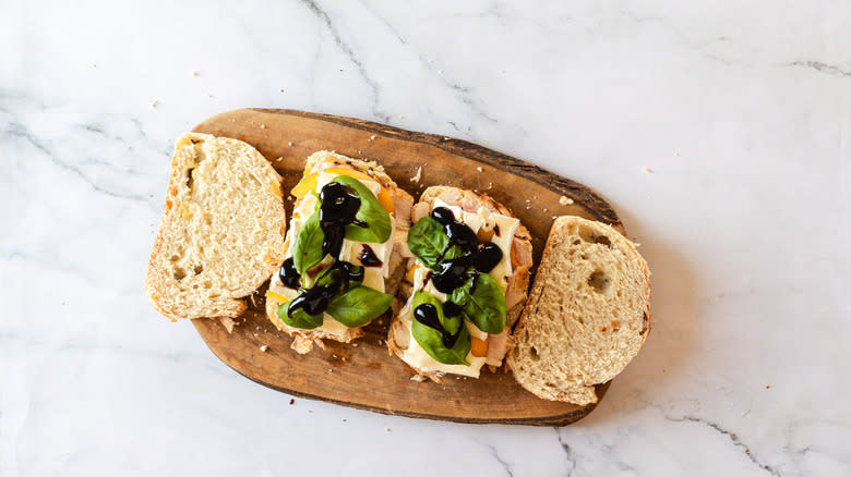 Bread with Brie, peach, basil and balsamic reduction