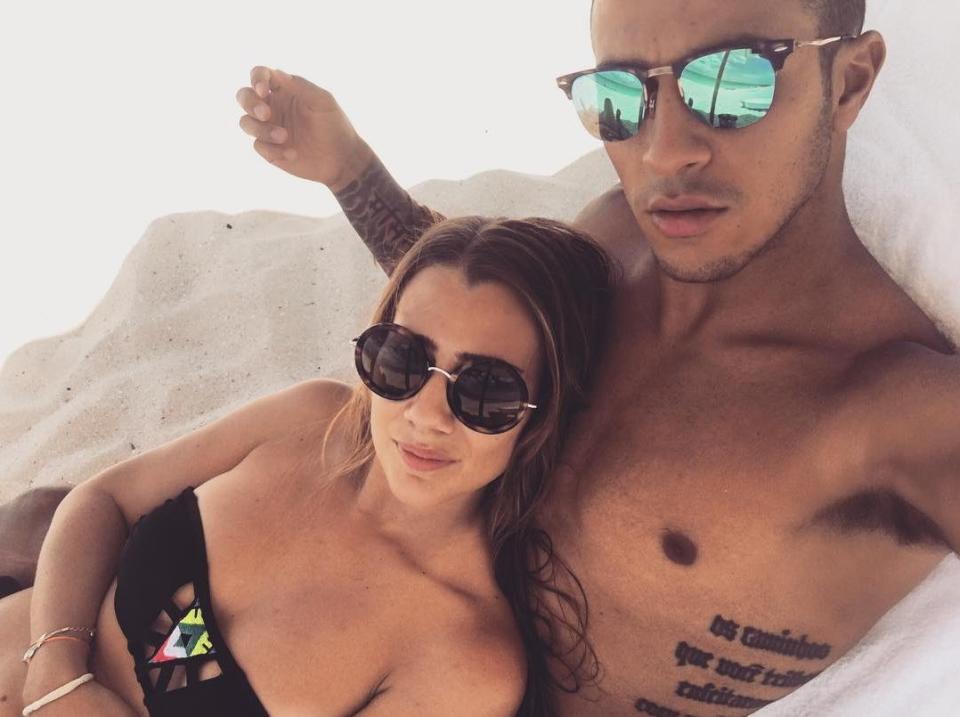 Muckis, Tattoos und noch mehr Bikinis: Die Fußballstars im Urlaub