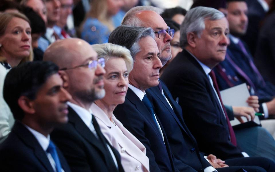 Anthony Blinken sits alongside Rishi Sunak, left, (L), Ukraine&#39;s Prime Minister Denys Shmyhal, second left, Italy&#39;s foreign minister Antonio Tajani, right, Estonia&#39;s President Alar Karis, second right, and European Commission President Ursula von der Leyen on the first day of the Ukraine Recovery Conference in London