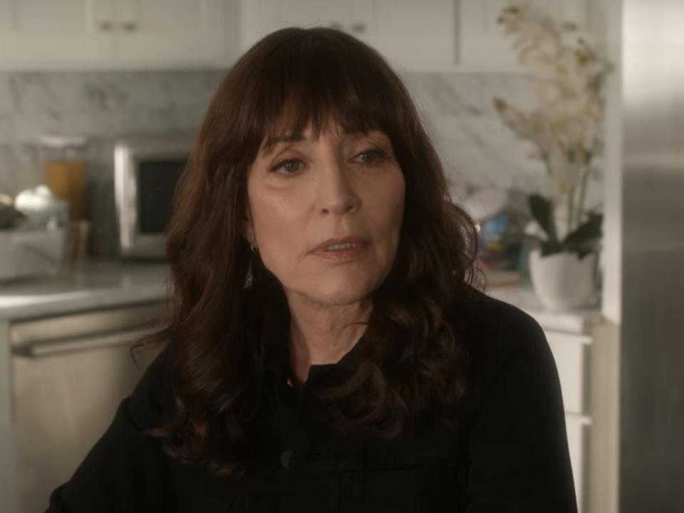 Katey Sagal as Eleanor Hale on "Dead to Me"