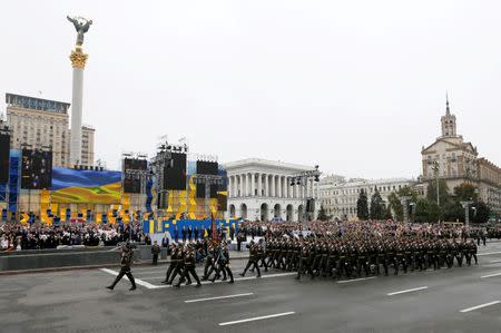 Soldiers march during Ukraine's Independence Day military parade in central Kiev, Ukraine, August 24, 2016. REUTERS/Gleb Garanich