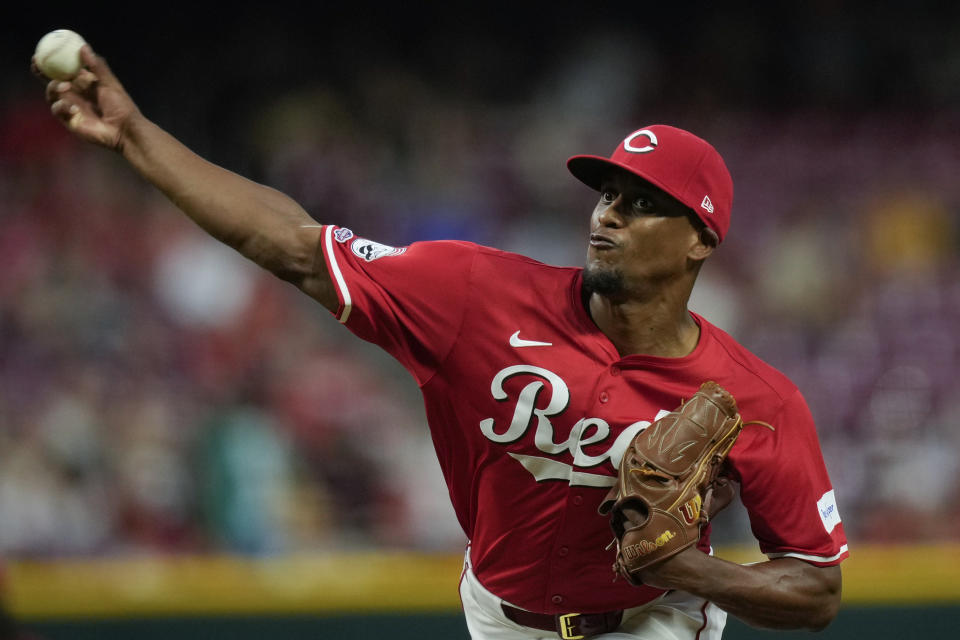 Cincinnati Reds pitcher Yosver Zulueta throws in the sixth inning of a baseball game against the Pittsburgh Pirates on Tuesday, June 25, 2024, in Cincinnati. The Pirates won 9-5. (AP Photo/Carolyn Kaster)