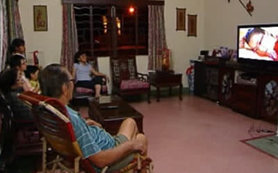 Minister Yaacob Ibrahim announced that MediaCorp’s seven ‘Free-to-Air’ channels will be available on the internet within the next year. (Screengrab from SGclub.com)