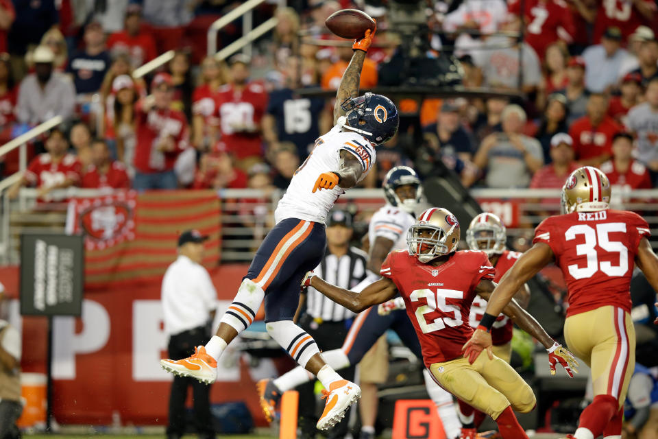 SANTA CLARA, CA - SEPTEMBER 14:  Wide receiver Brandon Marshall #15 of the Chicago Bears catches a touchdown pass during the second quarter of a game against the San Francisco 49ers at Levi's Stadium on September 14, 2014 in Santa Clara, California.  (Photo by Ezra Shaw/Getty Images)