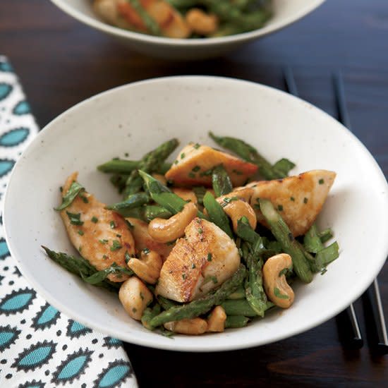 Chicken Stir-Fry with Asparagus and Cashews