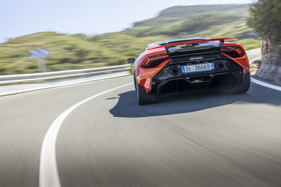 2023 Lamborghini Huracán Tecnica - Photos From Every Angle