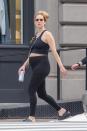 <p>La actriz <strong>Jennifer Lawrence</strong> mostrando su barriguita de embarazada durante un paseo en Nueva York.</p>