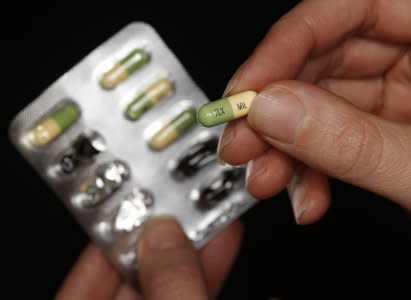 FILE PHOTO: A woman holds a packet of the antidepressant drug Prozac, also known as fluoxetine,  in Leicester, central England February 26, 2008.  REUTERS/Darren Staples