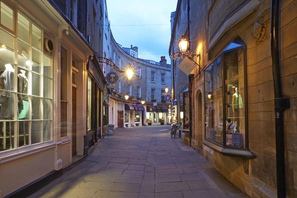 rose crescent in cambridge at dusk