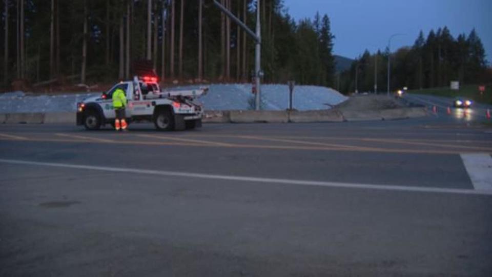 <div>Both directions of SR-18 are closed near Tiger Mountain Summit after a crash Friday morning.</div>