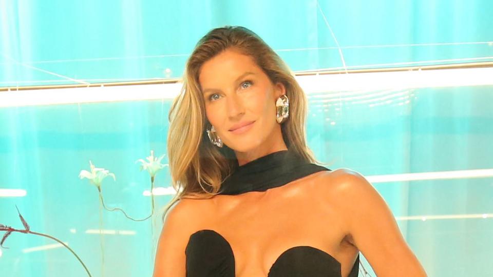 <p>MEGA</p> Gisele Bundchen