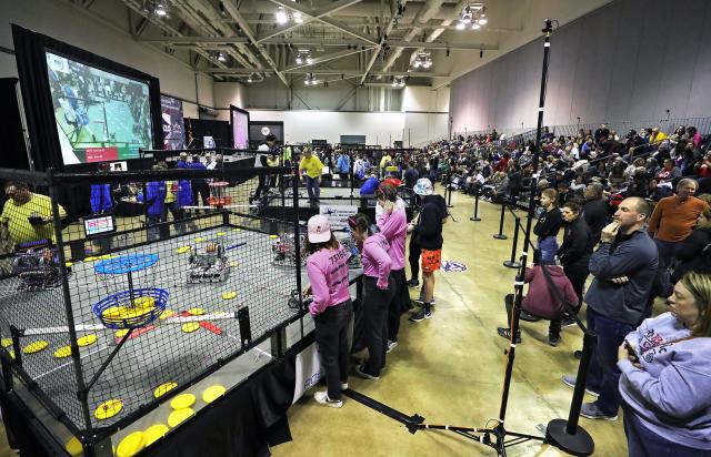 hosts VEX Robotics State Championship for first time; 6 APS teams advance worlds