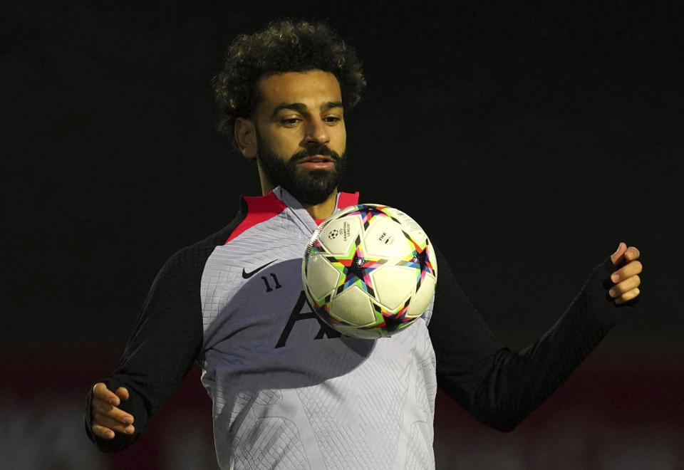 Mohamed Salah, de Liverpool, entrena antes de un partido de la Liga de Campeones ante Napoli, el lunes 31 de octubre de 2022 (Nick Potts/PA via AP)