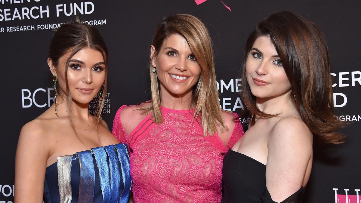 Lori Loughlins Daughters Posted Their 1st Instagrams Since The College
