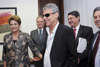 Nos bastidores Dilma recebe apoio de Chico Buarque