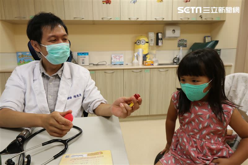 亞洲大學附屬醫院兒童腸胃科主治醫師陳德慶（圖／亞大醫院提供）