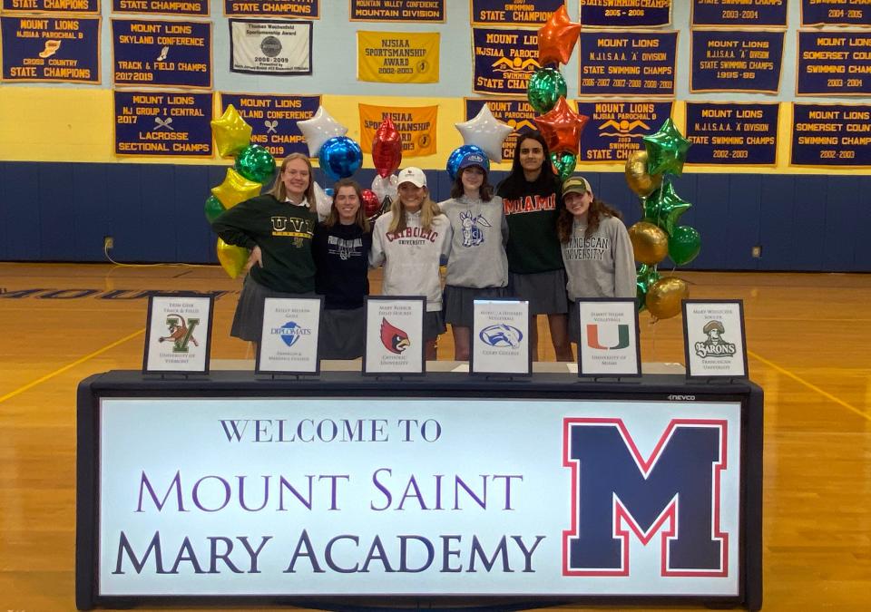 Erin Geib, Reilly Melvin, Mary Rojack, Mariella Hilyard, Semrit Nijjar and Mary Wieszczek, all of the Class 2022.