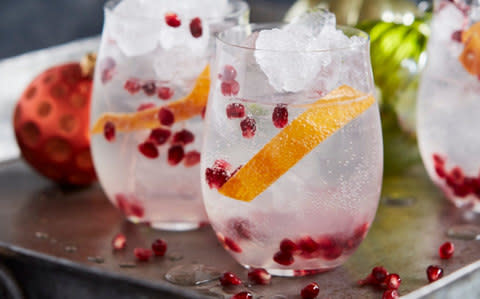 fizzy Christmas gimlet - Credit: Lisa Linder