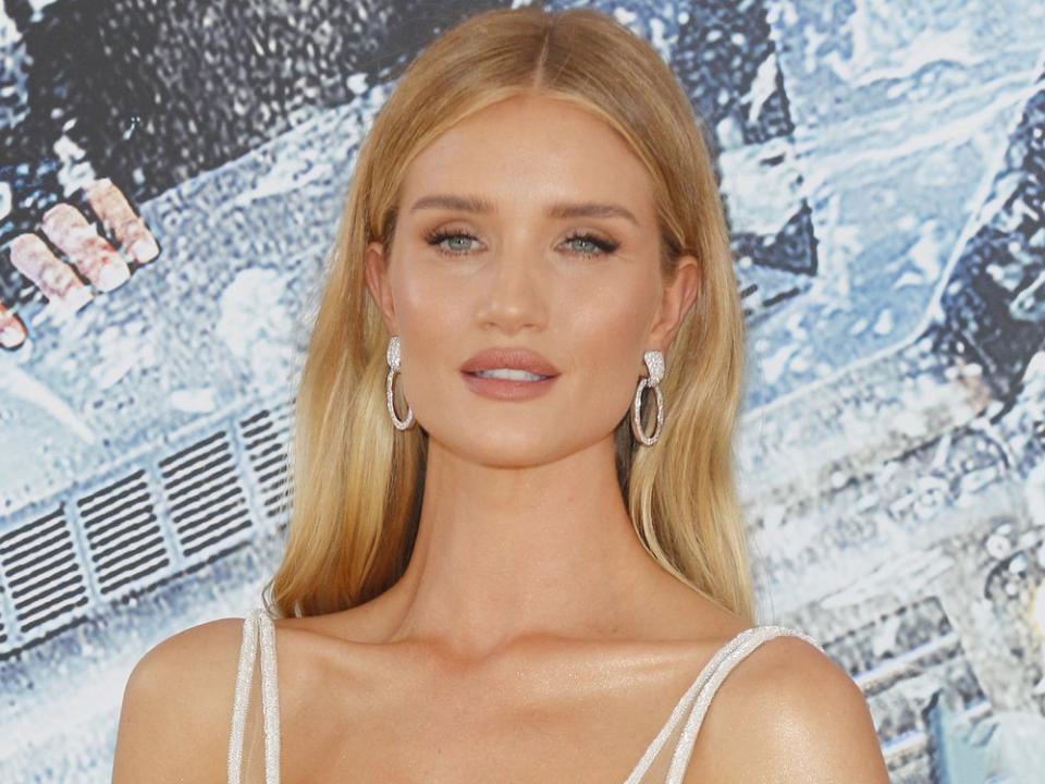 Rosie Huntington-Whiteley ist seit 2010 mit Jason Statham liiert. (Bild: 2019 Tinseltown/Shutterstock.com)