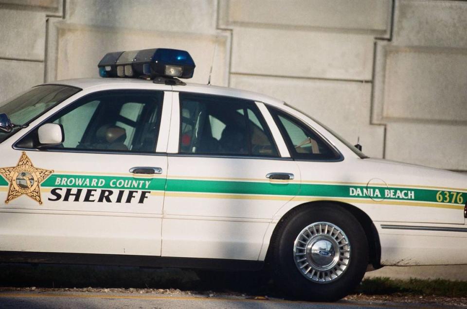 A Broward sheriff’s patrol car on the scene of an arson in 1999.