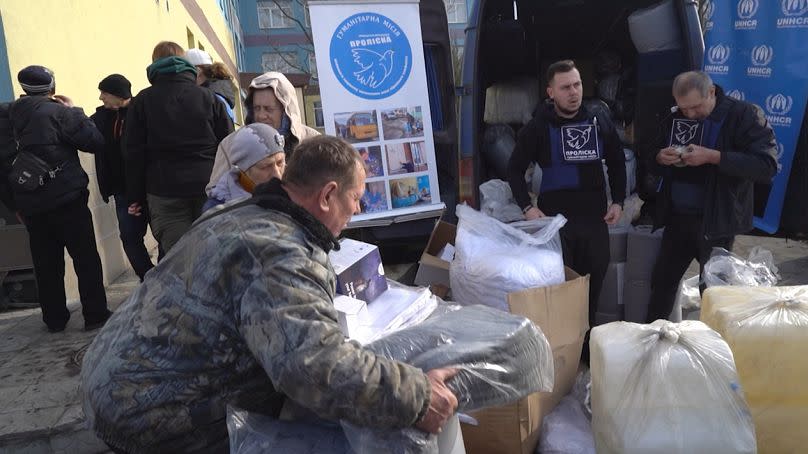 Reparto de ayuda humanitaria en Selydove