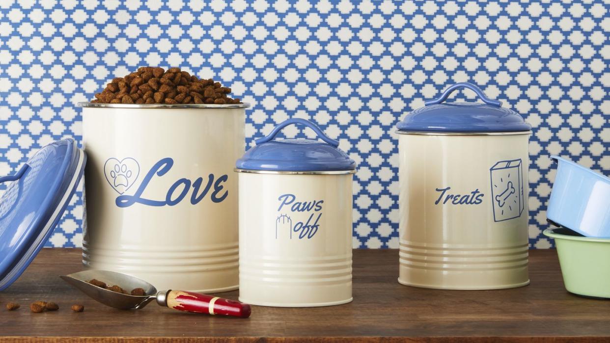 a group of white and blue containers with dog food in them