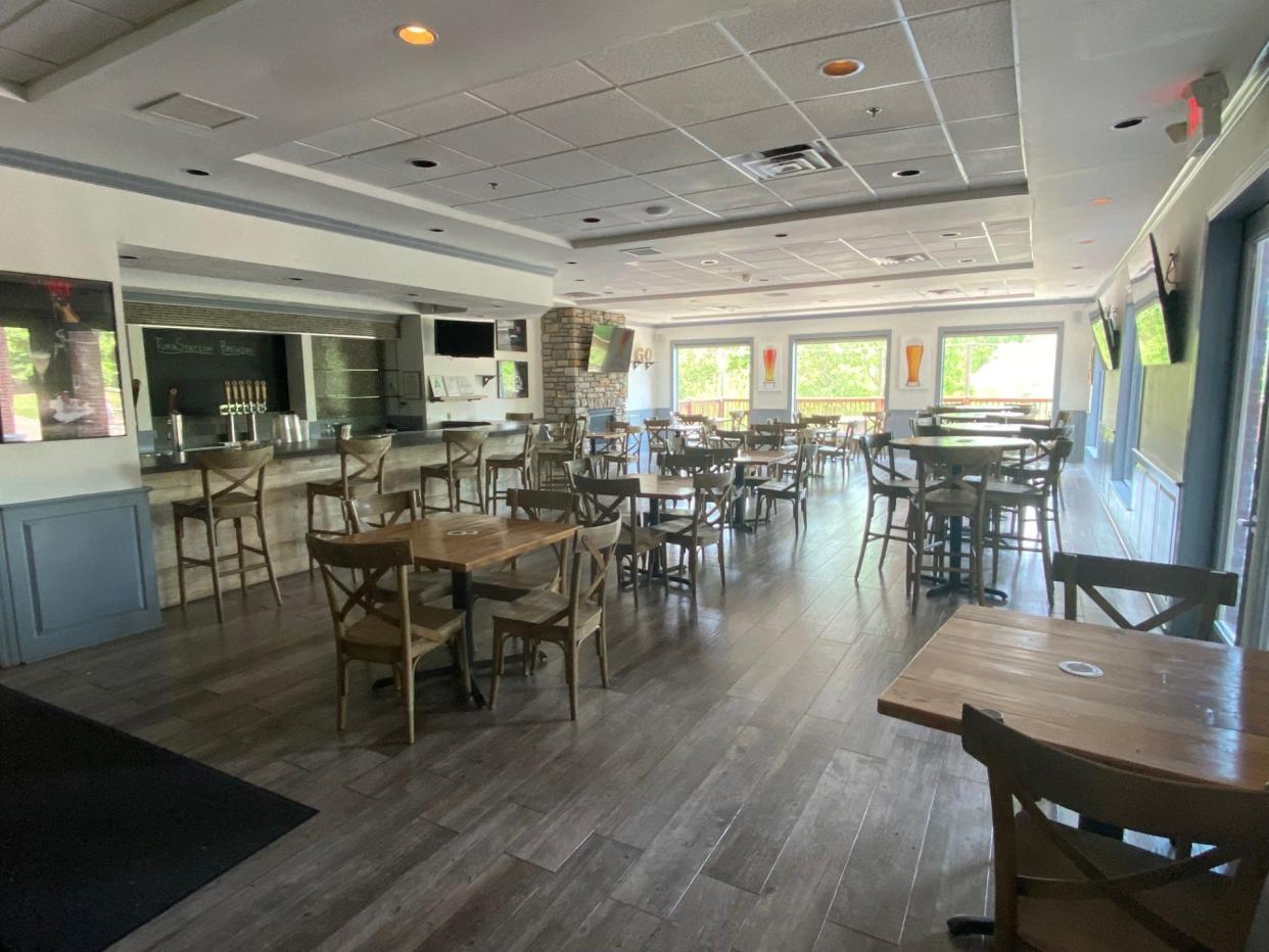 TurnStation Brewing Company, located in the lower level of GlenOaks Country Club, combines sport and beer with golf-centered drinks.
