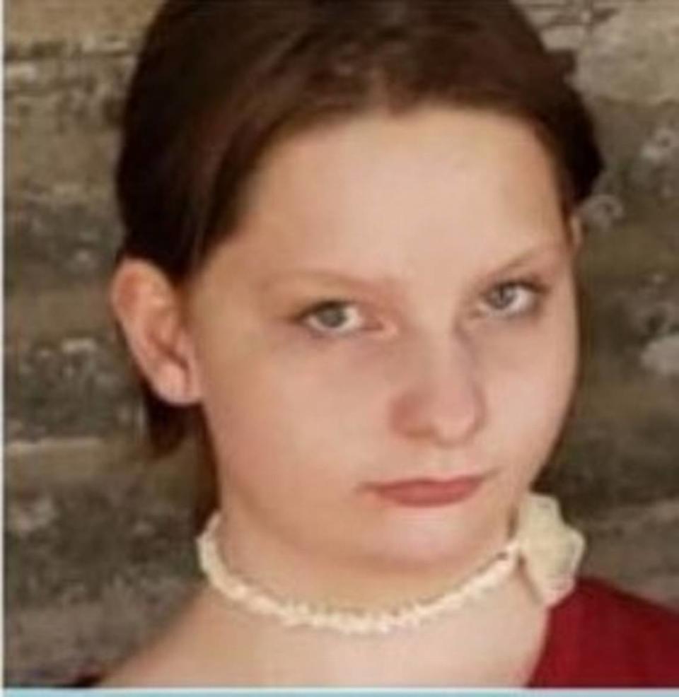 An endangered person advisory has been issued for 12-year-old Lisa Mae-Gladys Pierce who was reported missing after she left her Farmington, Missouri, home between 7:30 p.m. Monday and 12:45 a.m. Tuesday.