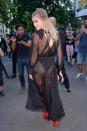 <p>Oh la la! Am Rande der Haute Couture Shows in Paris stahl eine den Models die Show: It-Bloggerin Chiara Ferragni zeigte Haut und Höschen im durchsichtigen Maxidress. (Bild: ddp) </p>