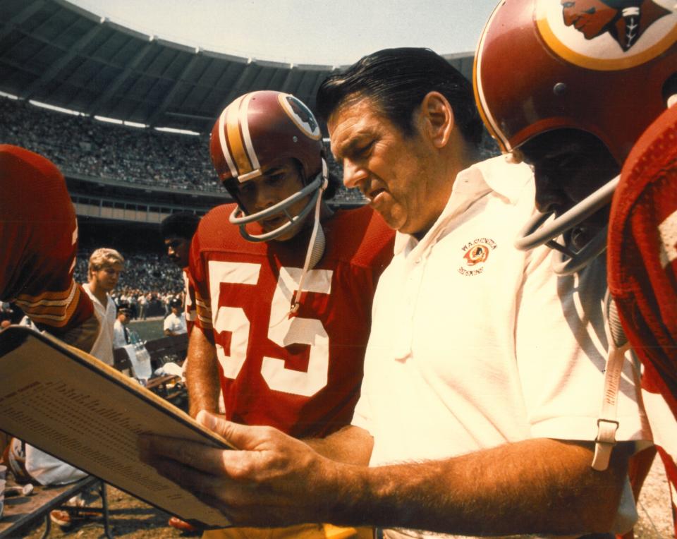 Chris Hanburger consults with head coach George Allen during an undated Washington game.