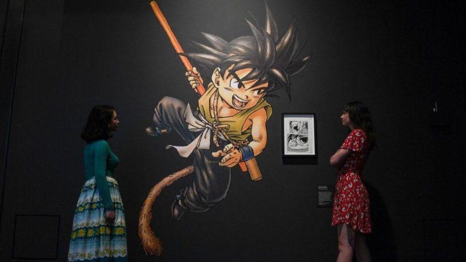 Son Goku, el personaje principal de la saga Dragon Ball, en una exposición en el Museo Británico en Londres en 2019. (BBC)