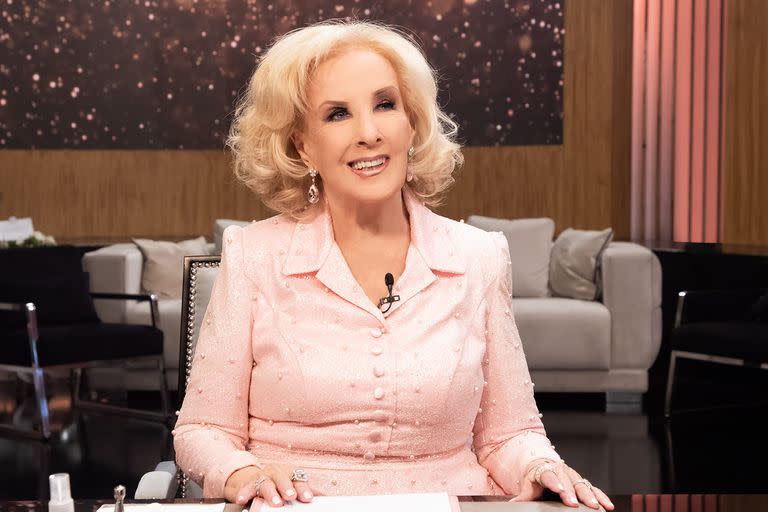 Mirtha Legrand volvió a conducir sus programas a los 94 años y luego de la pérdida de sus dos hermanos