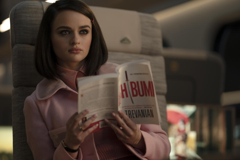 En esta imagen proporcionada por Sony Pictures, Joey King en una escena de “Bullet Train". (Scott Garfield/Sony Pictures via AP)