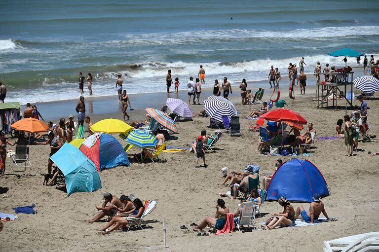 El promedio de estadía en Pinamar, Cariló, Valeria del Mar y Ostende cayó a cuatro noches y la ocupación se acerca al 65%