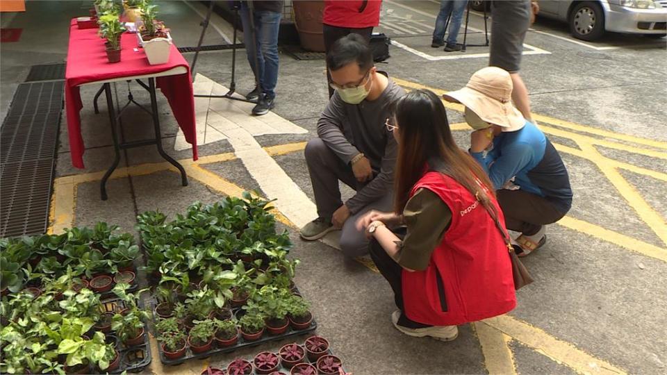 淨零減塑愛地球! 響應世界地球日 中油贈送民眾樹苗