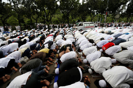 Hardline Muslim groups pray on a street during a protest against Jakarta's incumbent governor Basuki Tjahaja Purnama, an ethnic Chinese Christian running in the upcoming election, in Jakarta, Indonesia, October 14, 2016. REUTERS/Beawiharta