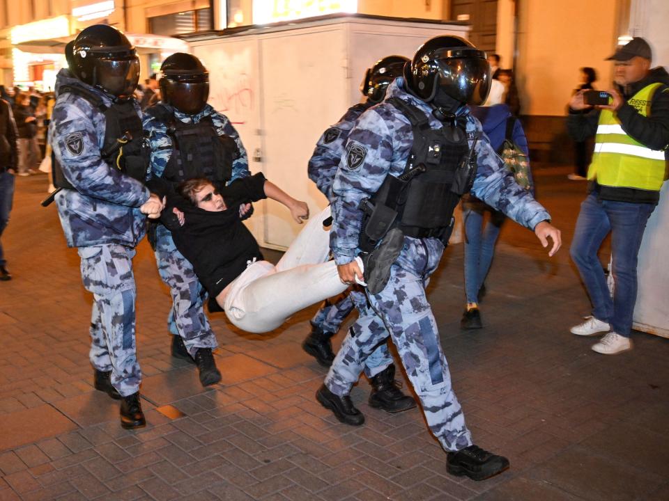 Police officers detain a person in Moscow on September 21, 2022, following calls to protest against partial mobilisation announced by President Vladimir Putin.